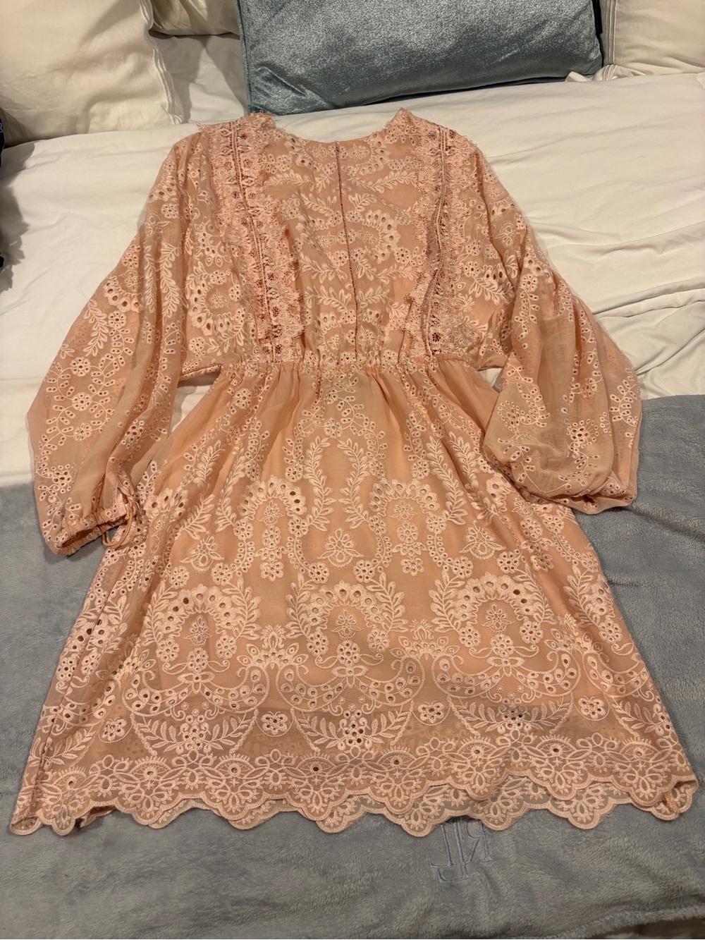 Like new women’s Few Moda Peach Eyelet Lace Long-Sleeve Dress